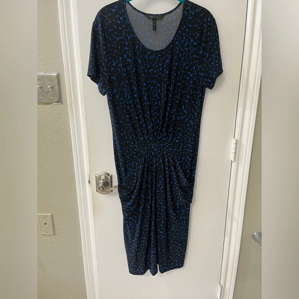 BCBG Abstract Print Fitted Dress with Accentuating Draping - size L - Picture 2 of 9
